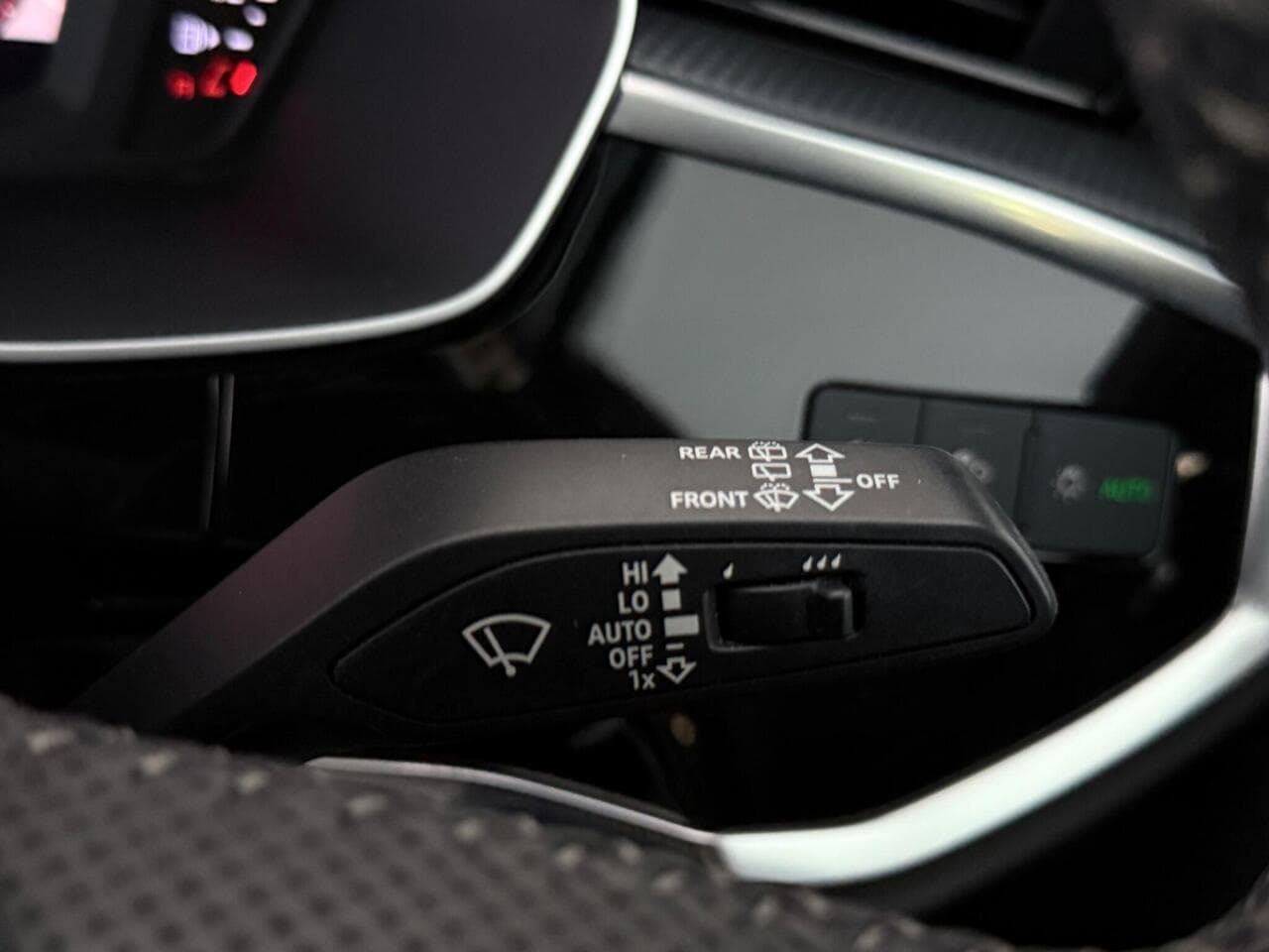 Audi Q3 thumbnail Misc Controls