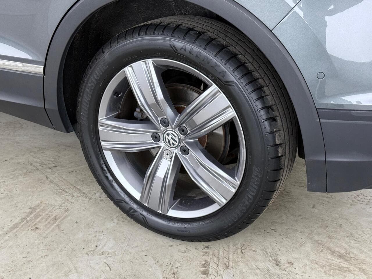 Volkswagen Tiguan thumbnail Wheel
