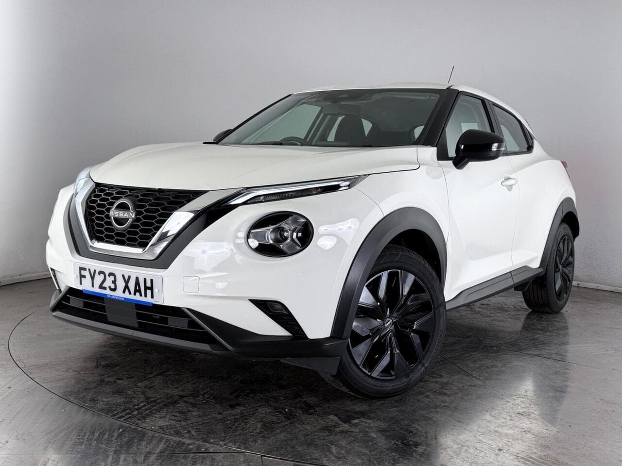 Nissan Juke thumbnail Front Left