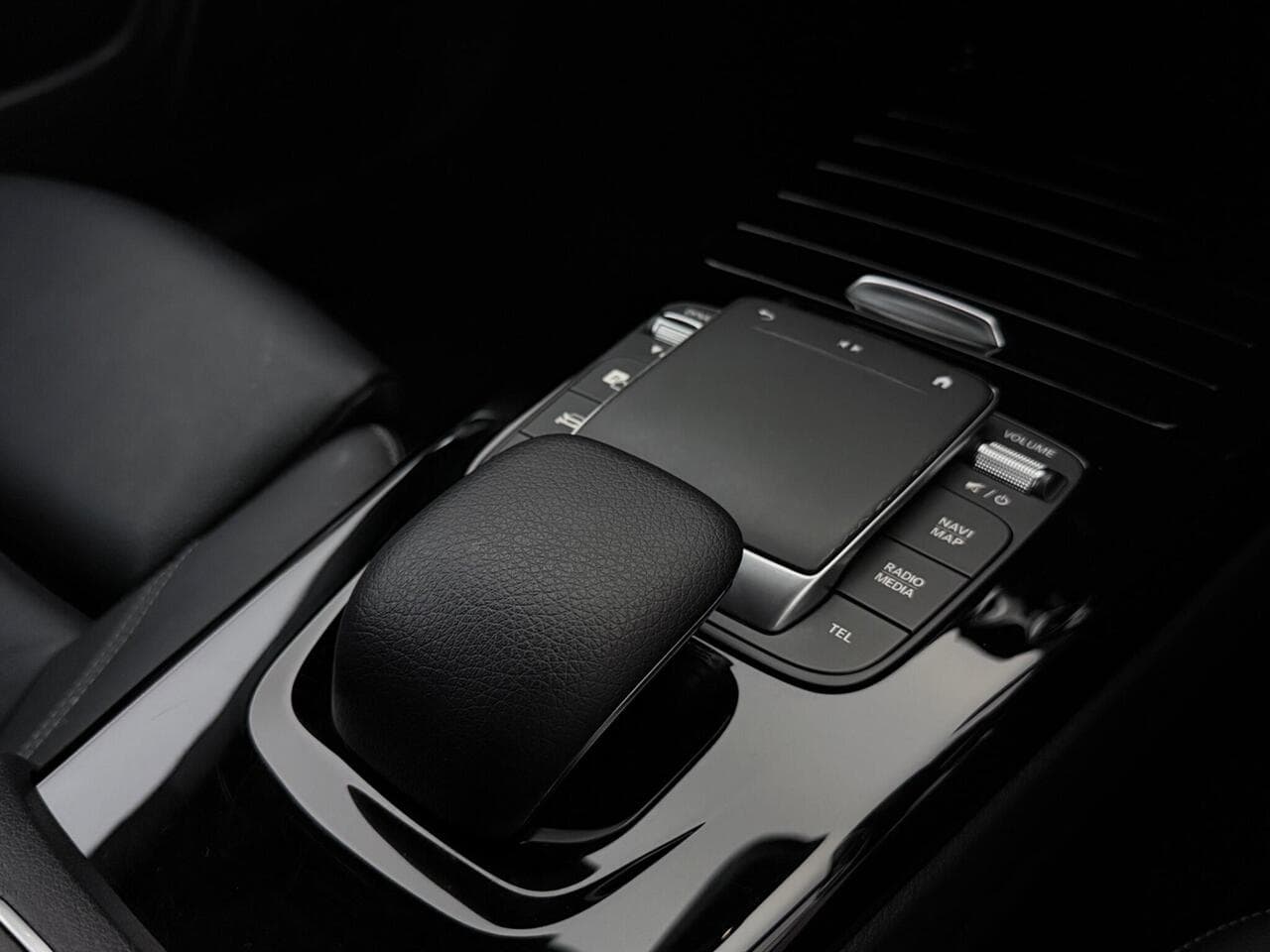 Mercedes-Benz CLA thumbnail Interior Front