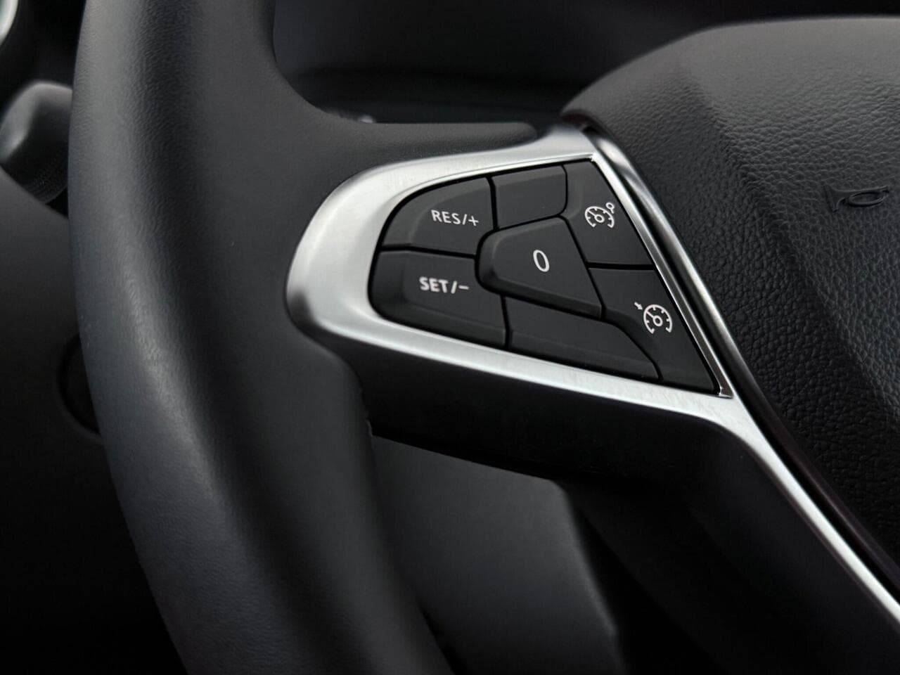 Dacia Duster thumbnail Misc Controls