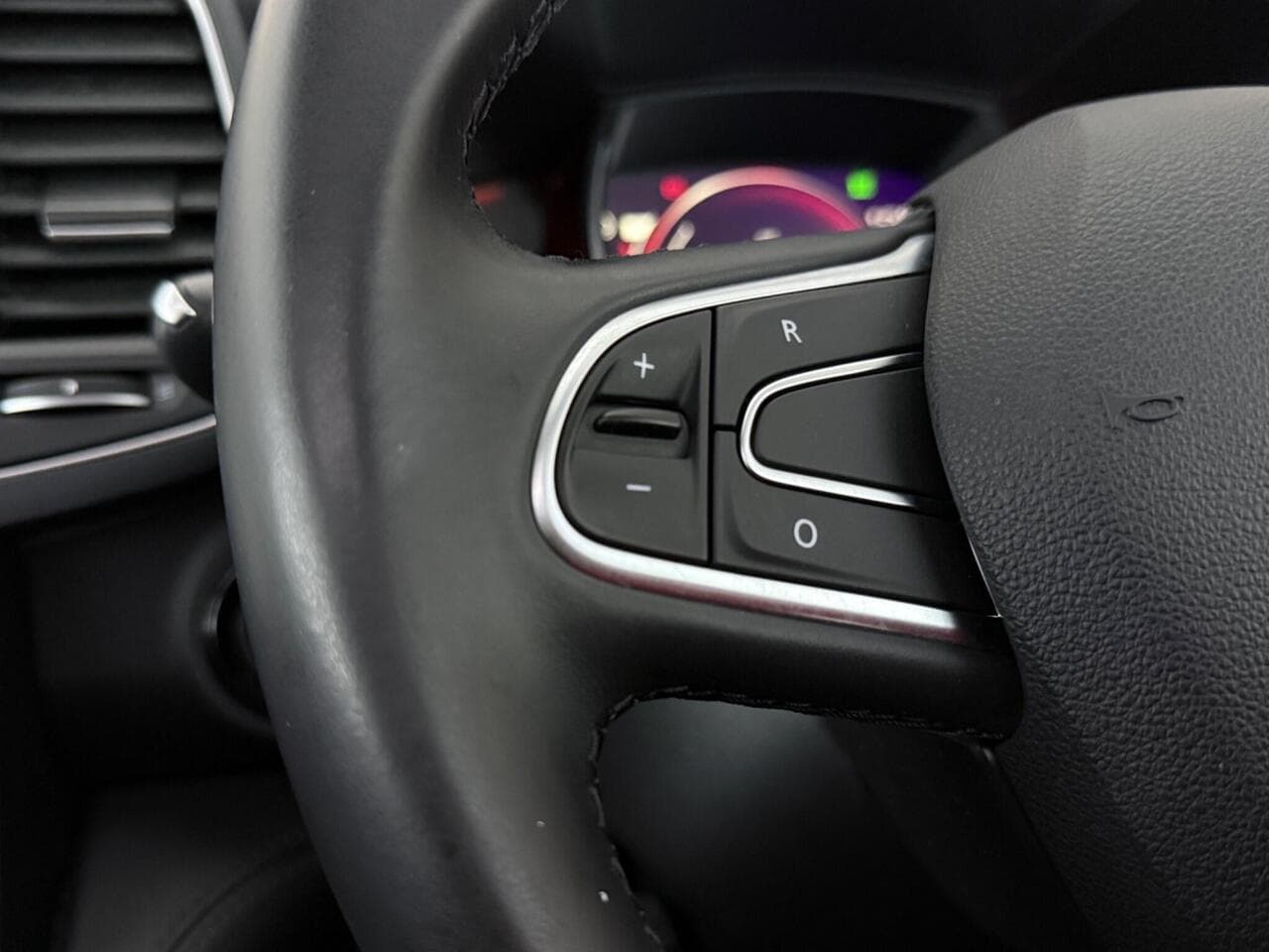 Renault Koleos thumbnail Misc Controls