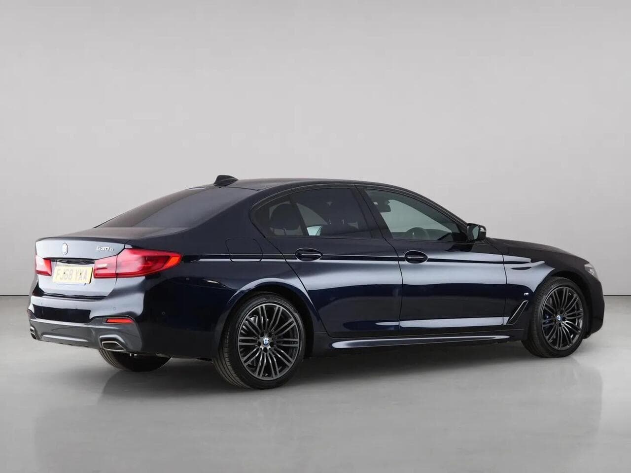 BMW 5 Series thumbnail Rear Right