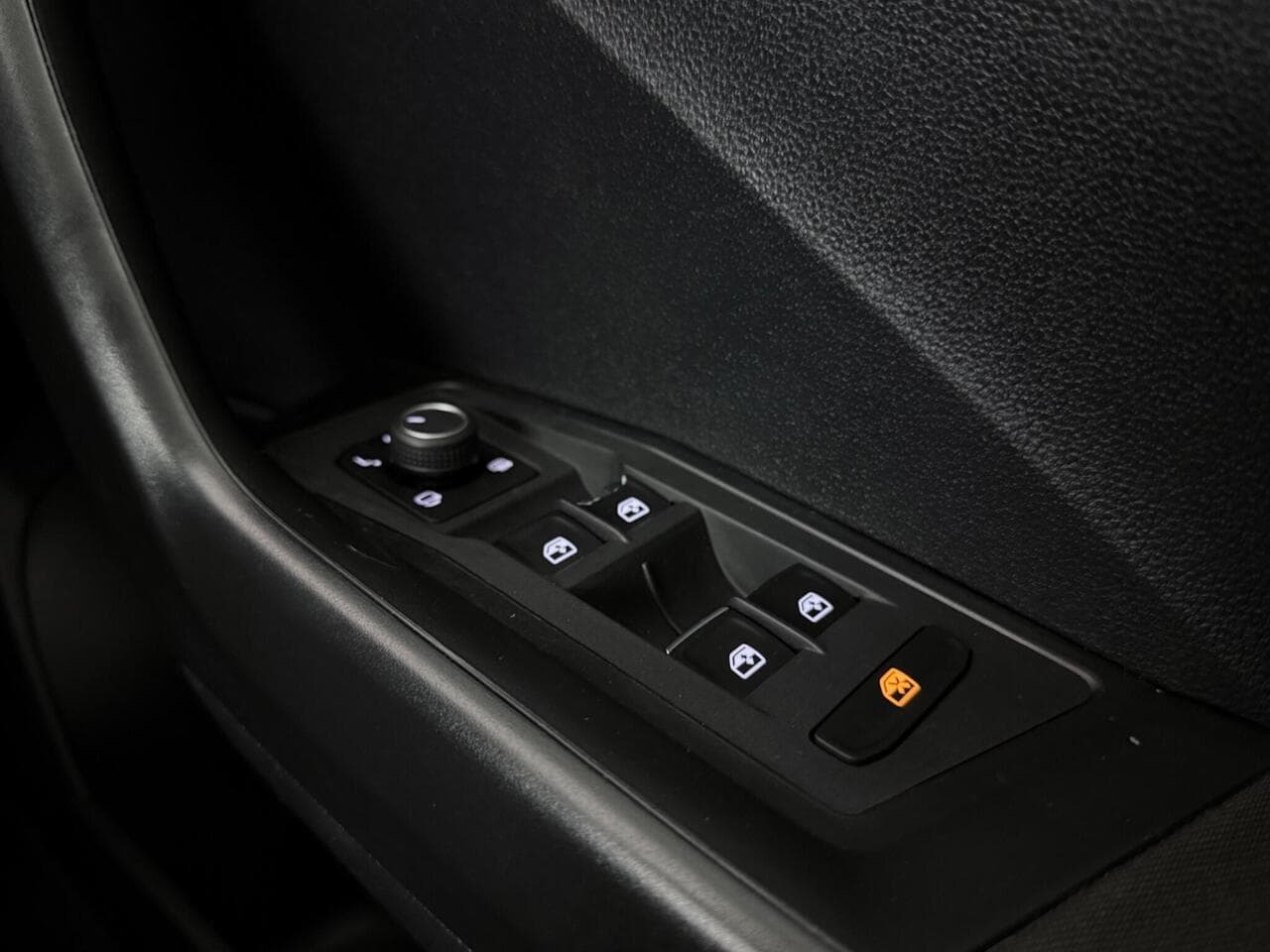 Volkswagen T-Roc thumbnail Misc Controls