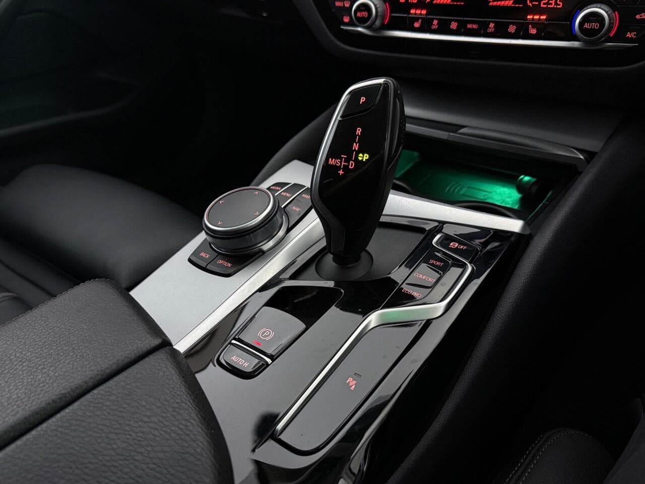 BMW 5 Series thumbnail Interior Front