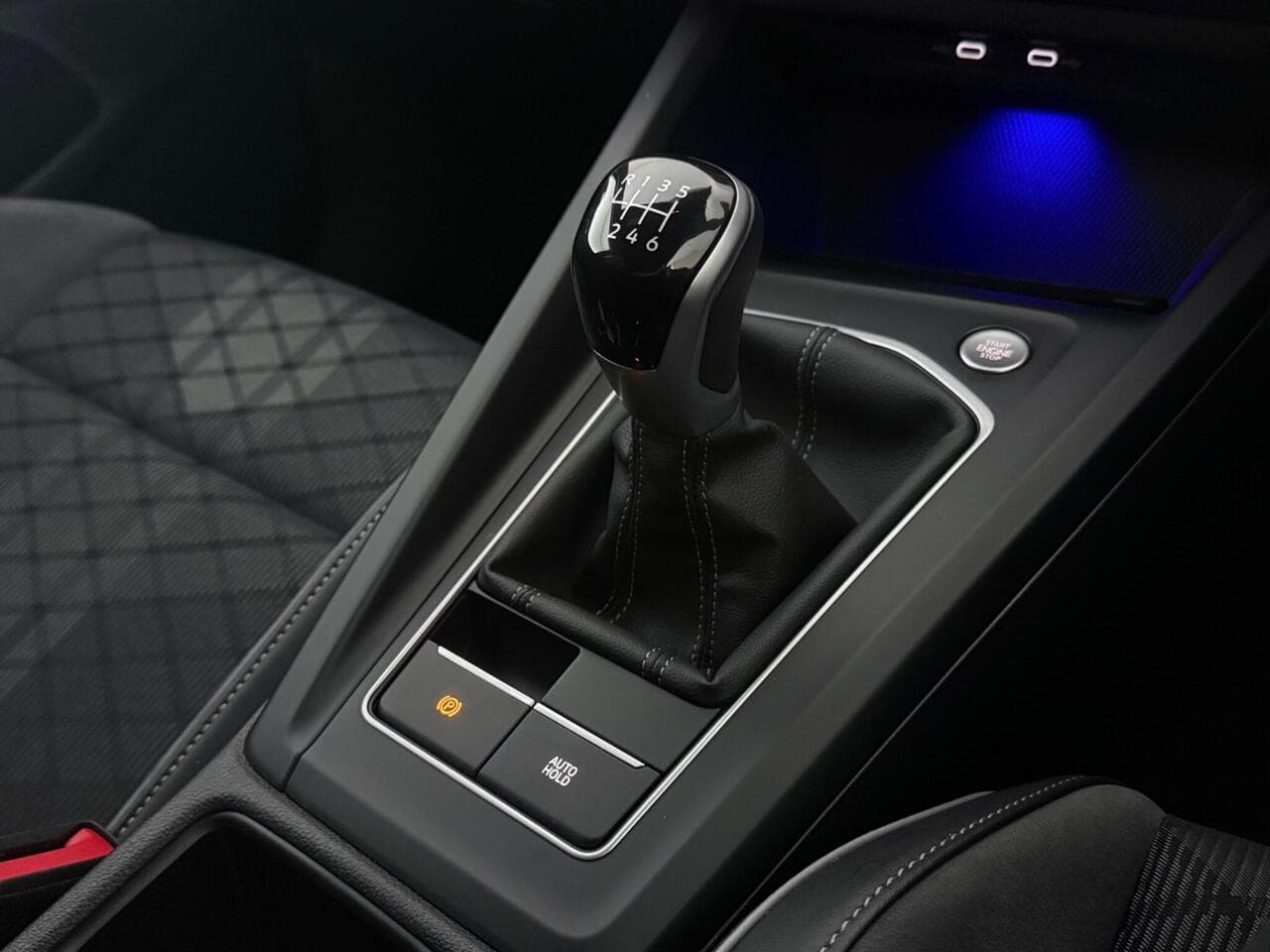 Volkswagen Golf thumbnail Interior Front