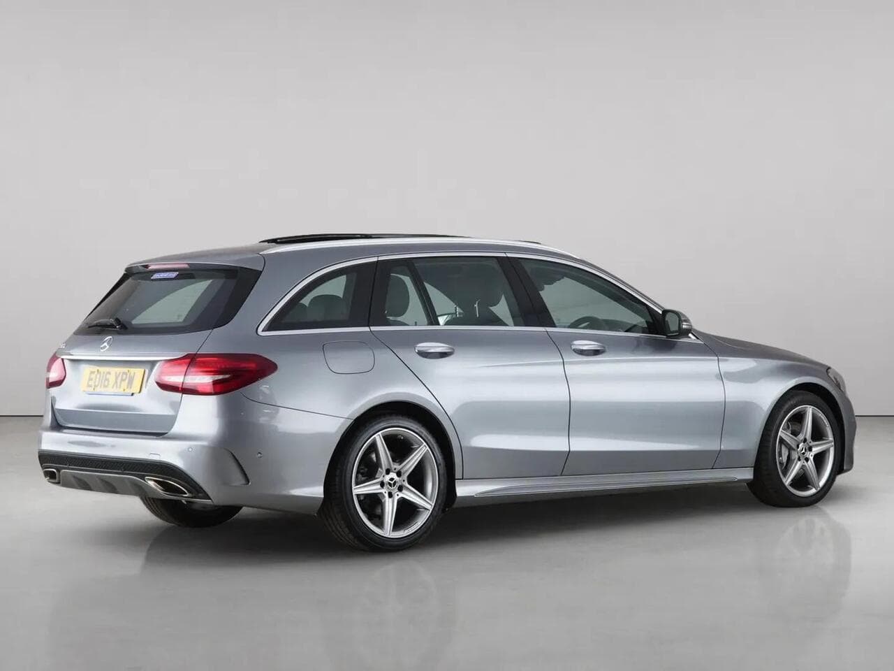 Mercedes-Benz C Class thumbnail Rear Right