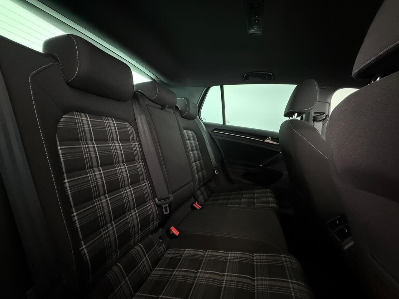 Volkswagen Golf thumbnail Seats Rear