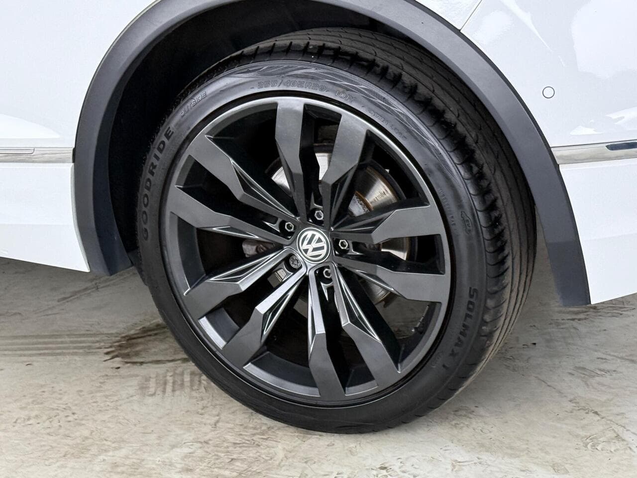 Volkswagen Tiguan thumbnail Wheel