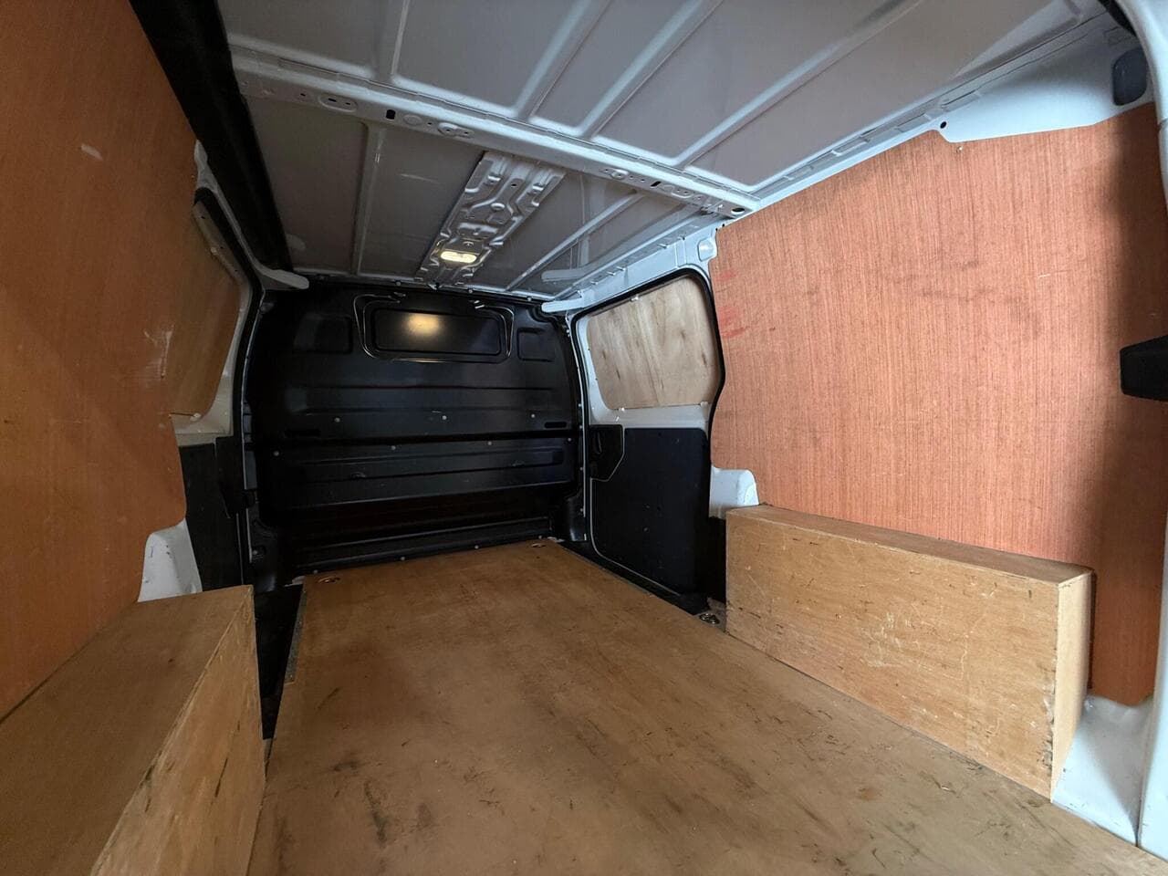Vauxhall Vivaro thumbnail Cargo Space