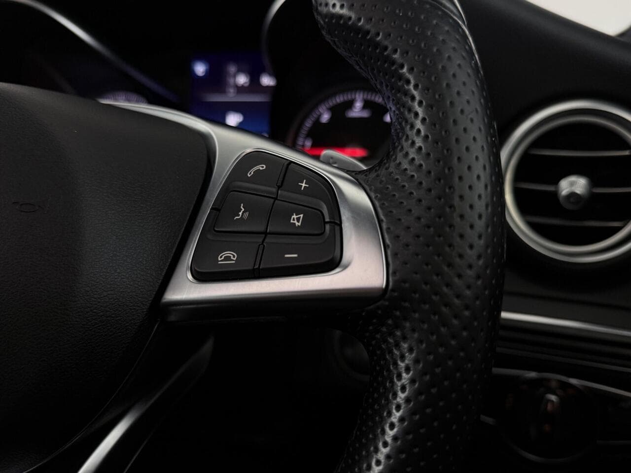 Mercedes-Benz C Class thumbnail Misc Controls