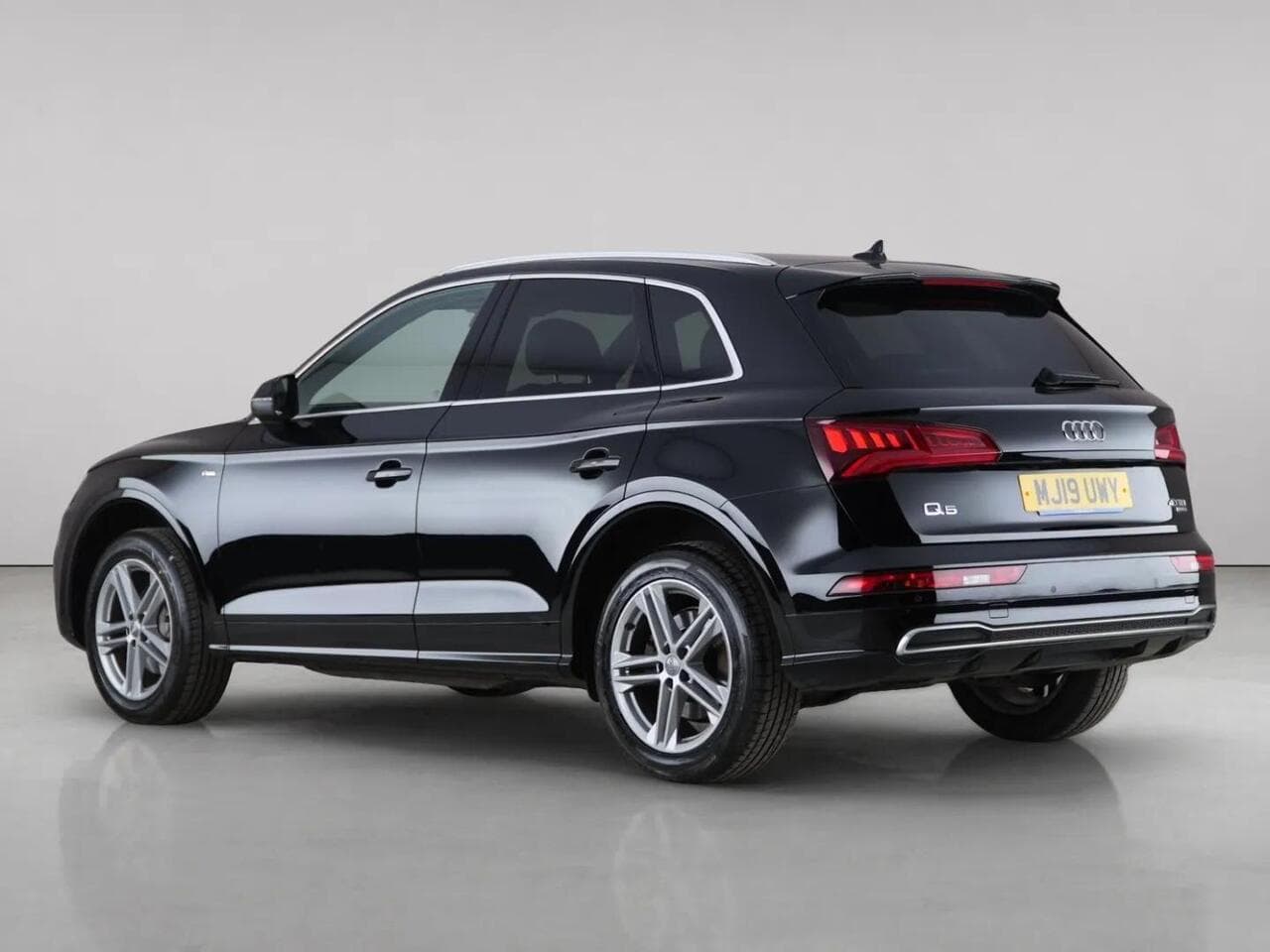 Audi Q5 thumbnail Rear Left