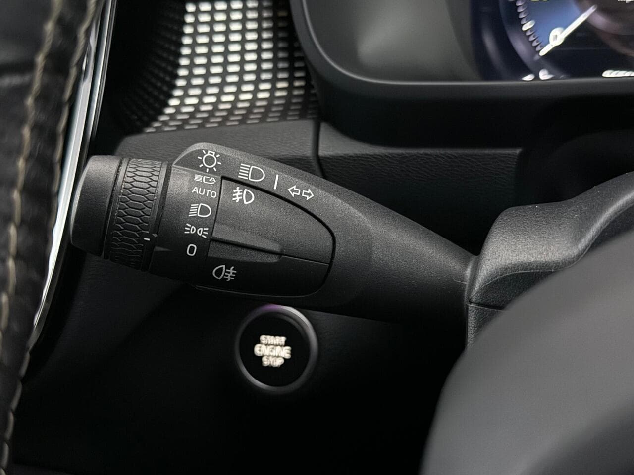 Volvo XC40 thumbnail Misc Controls