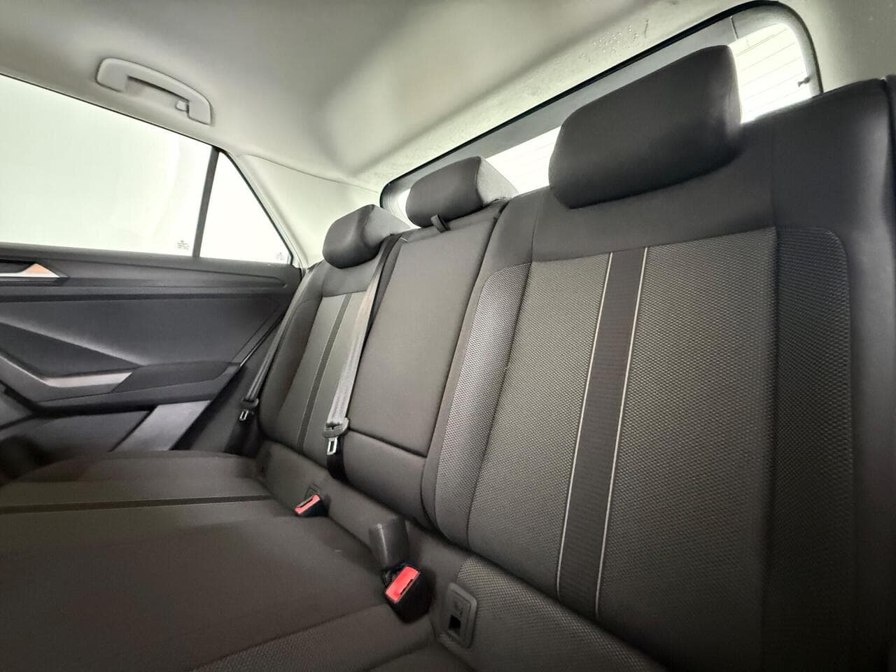 Volkswagen T-Roc thumbnail Seats Rear
