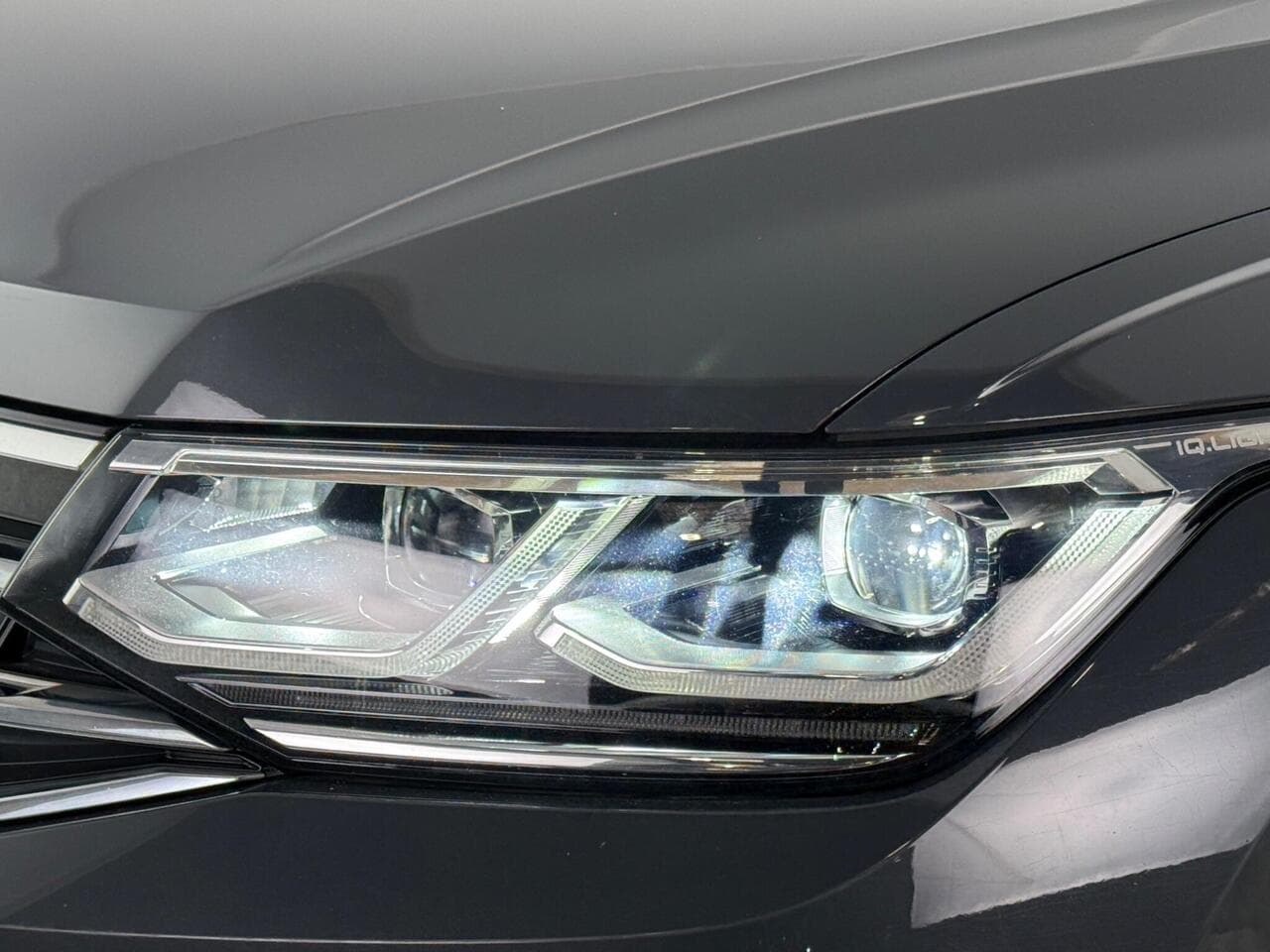 Volkswagen Tiguan thumbnail Lights Front