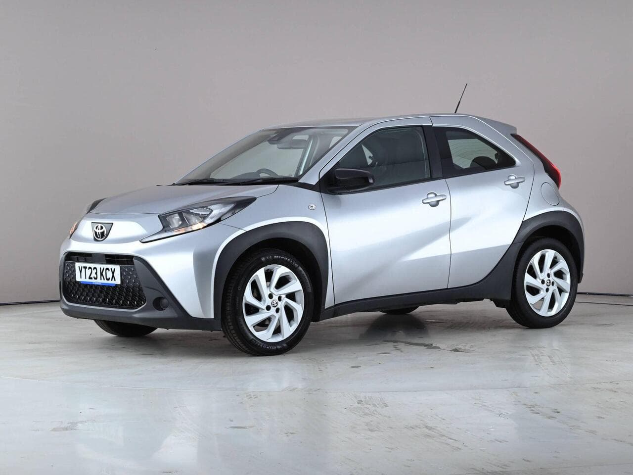Toyota Aygo X thumbnail Front Left