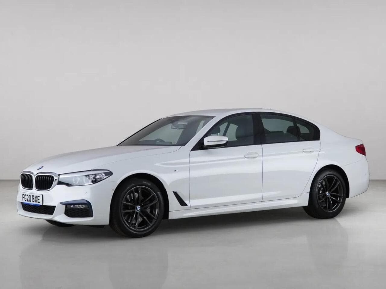 BMW 5 Series thumbnail Front Left
