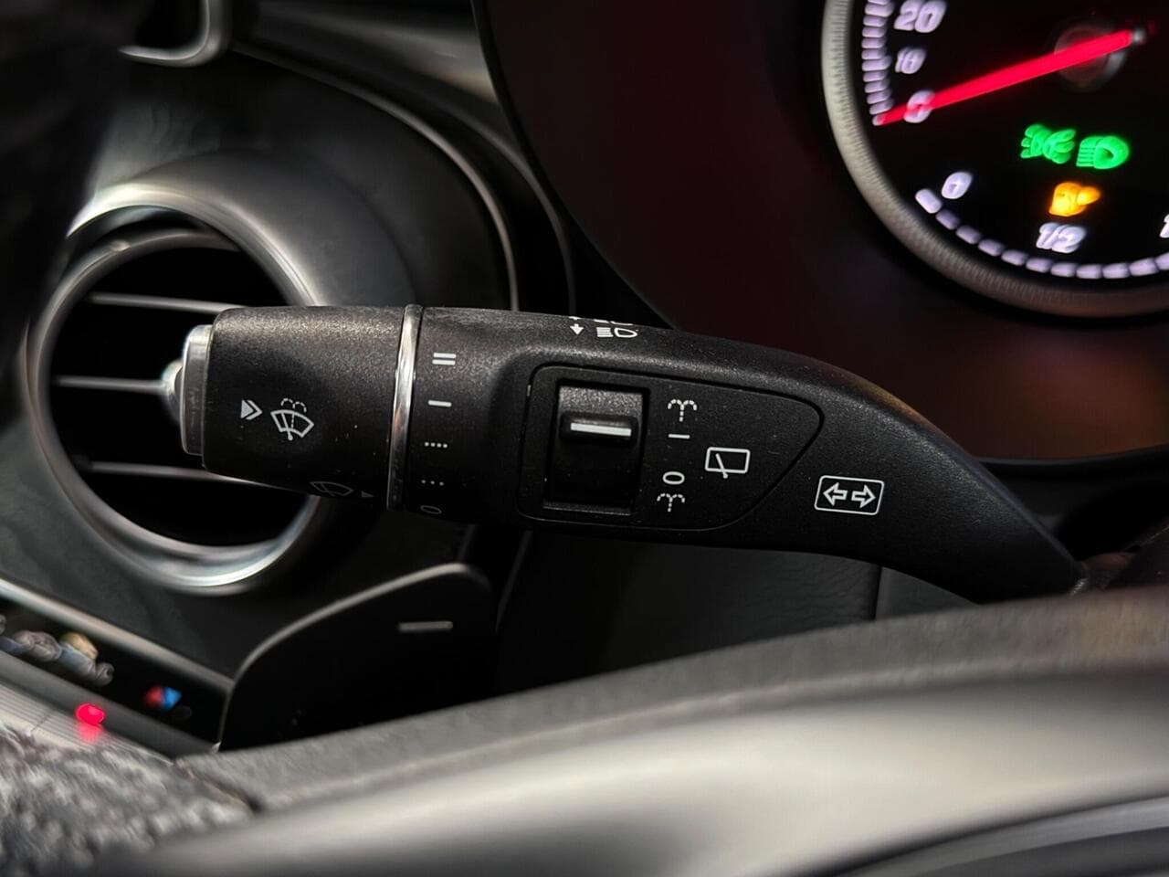 Mercedes-Benz GLC thumbnail Misc Controls