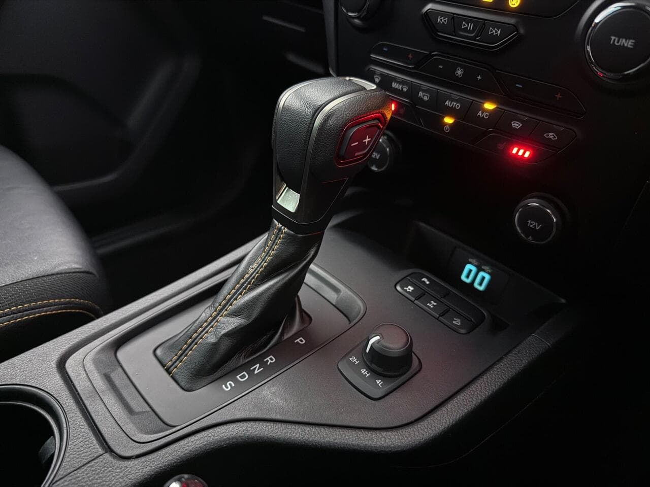 Ford Ranger thumbnail Interior Front
