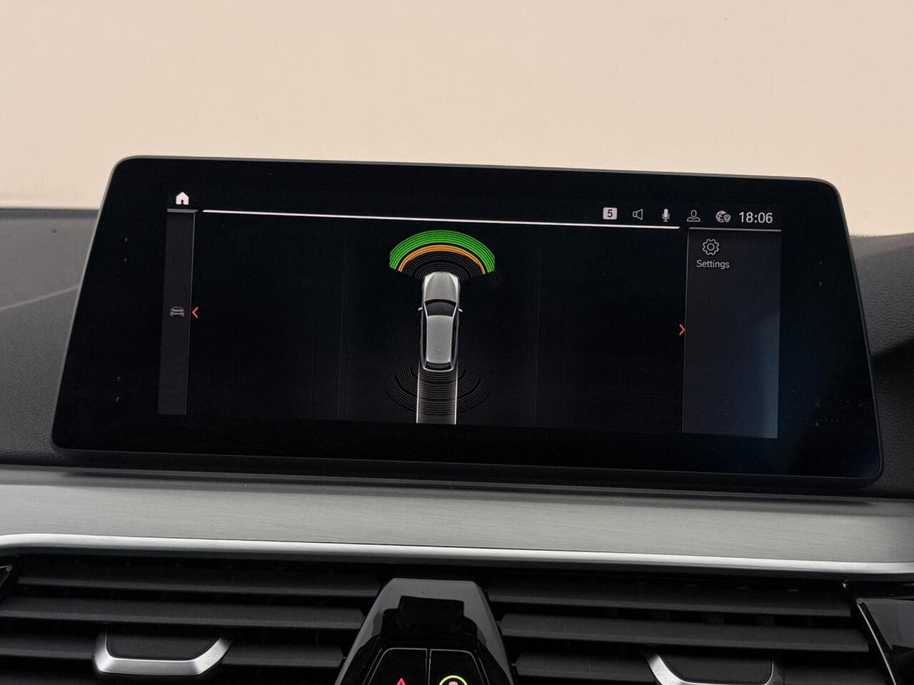 BMW 5 Series thumbnail Infotainment System