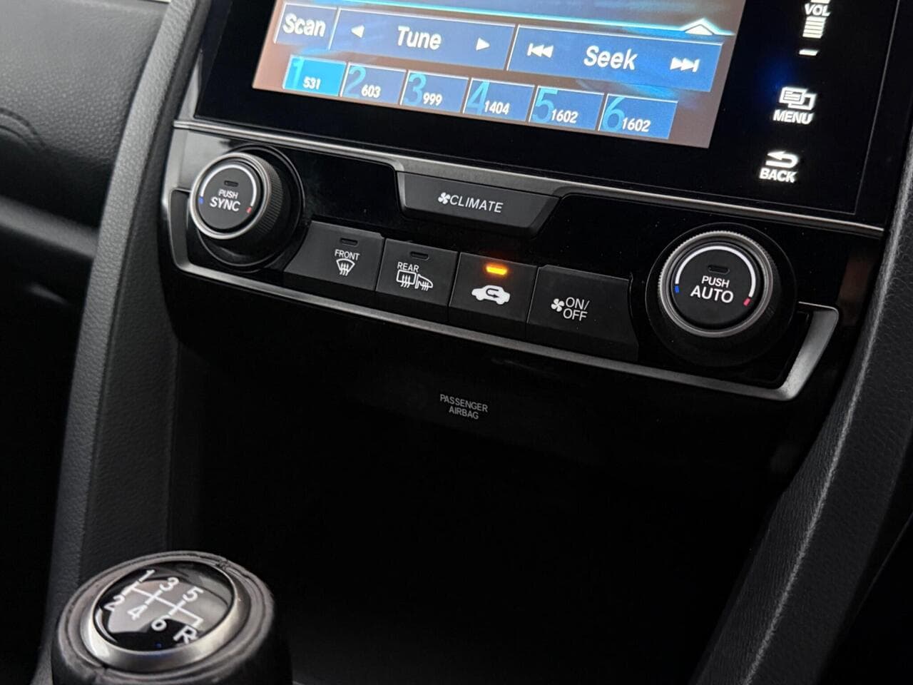 Honda Civic thumbnail Infotainment System