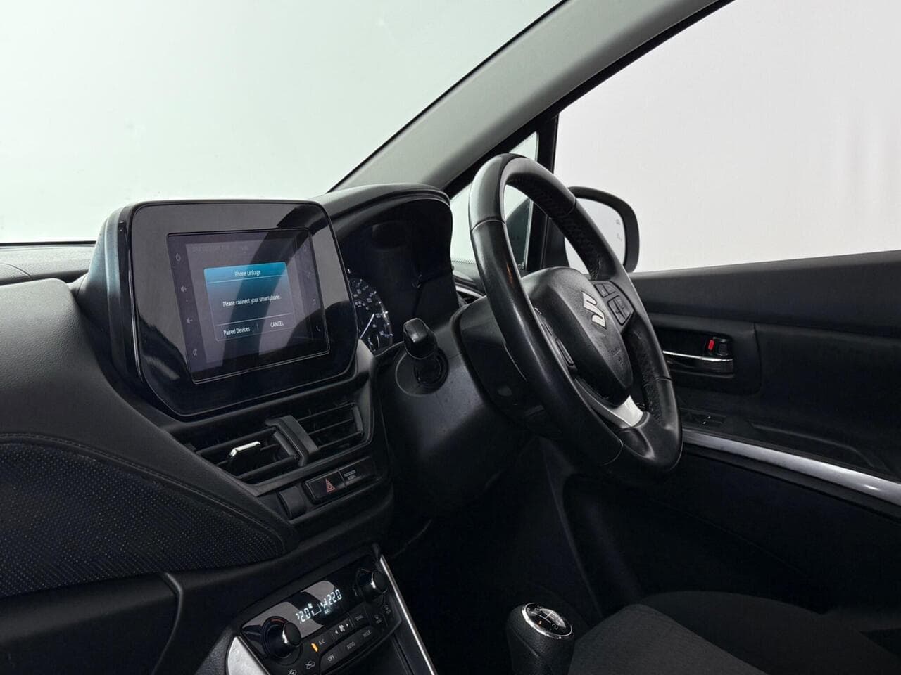 Suzuki S-Cross thumbnail Interior Front