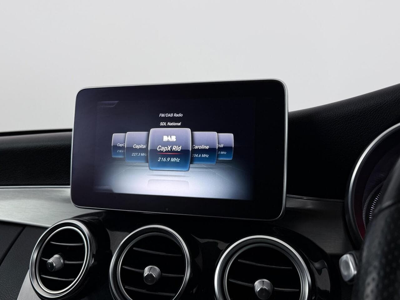 Mercedes-Benz C Class thumbnail Infotainment System