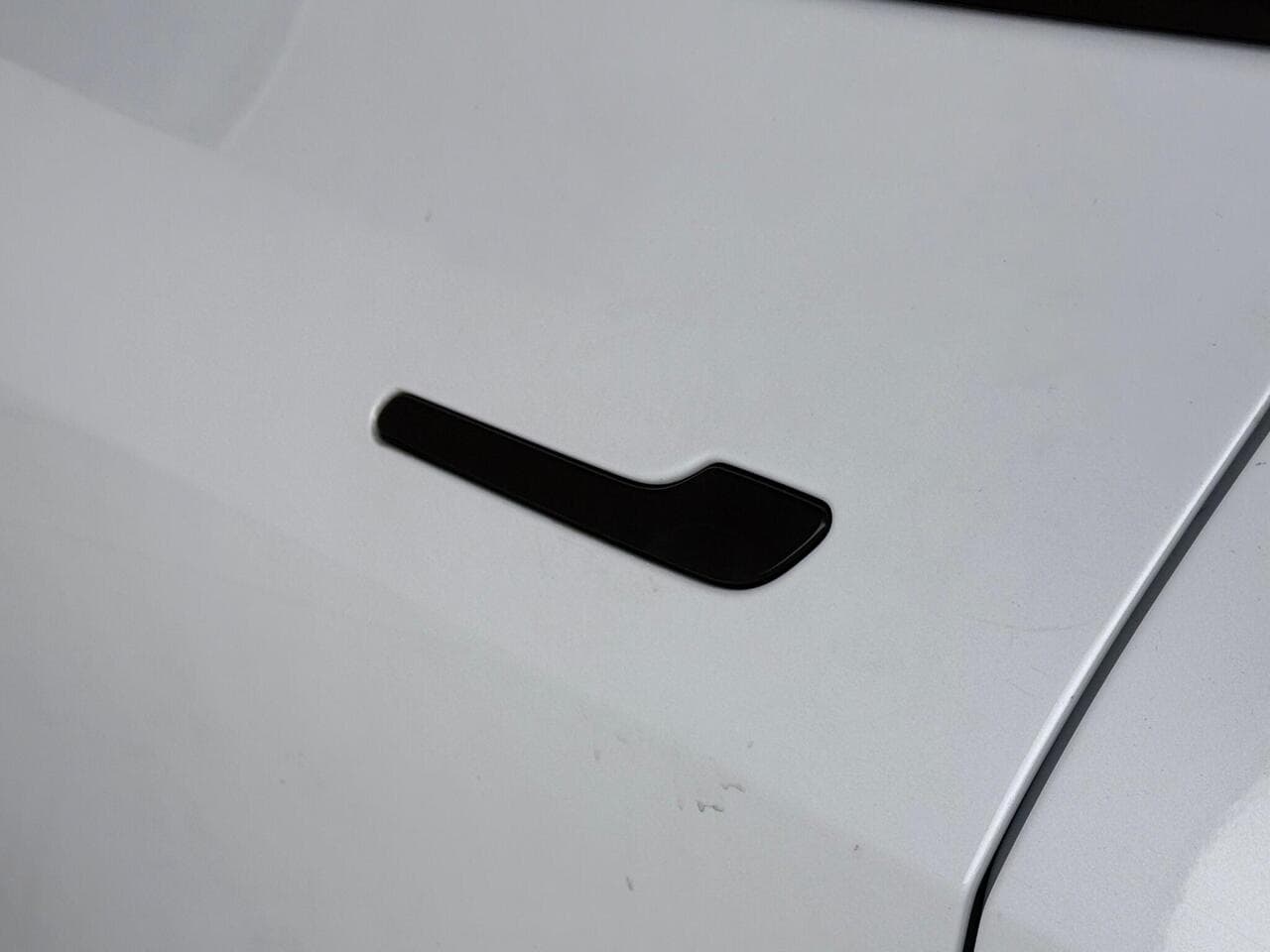 Tesla Model Y thumbnail Badge Exterior
