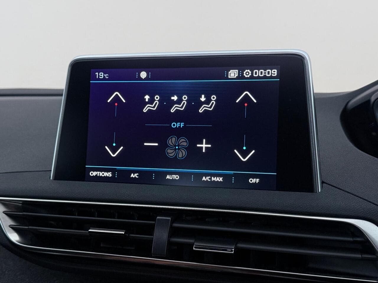 Peugeot 5008 thumbnail Infotainment System