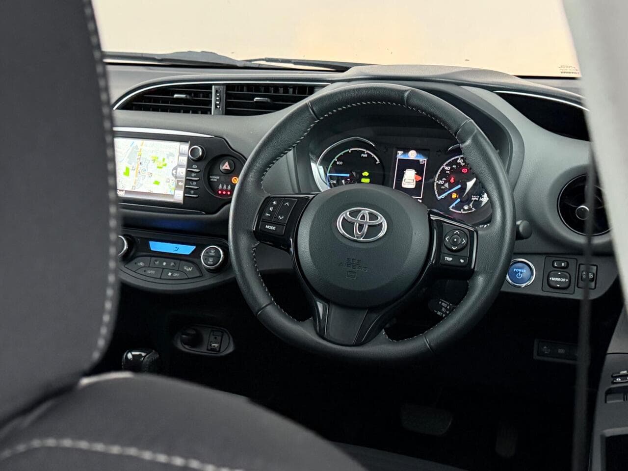 Toyota Yaris thumbnail Steering Wheel