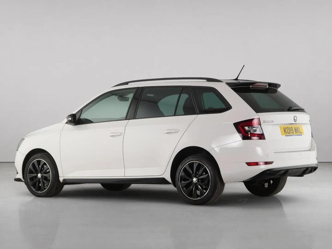 Skoda Fabia thumbnail Rear Left