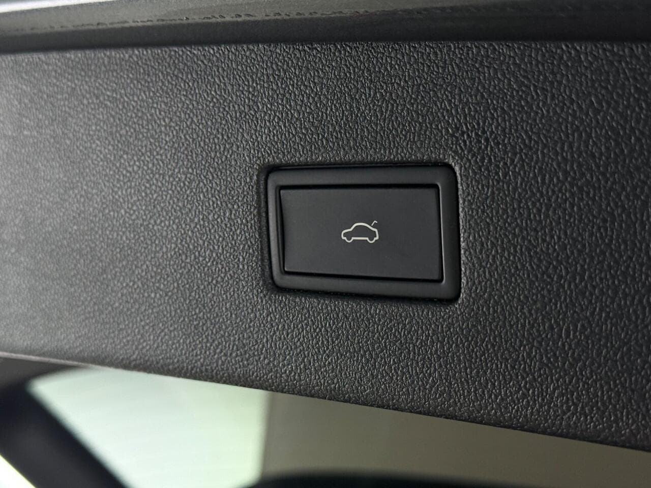 Volkswagen Tiguan Allspace thumbnail Misc Controls