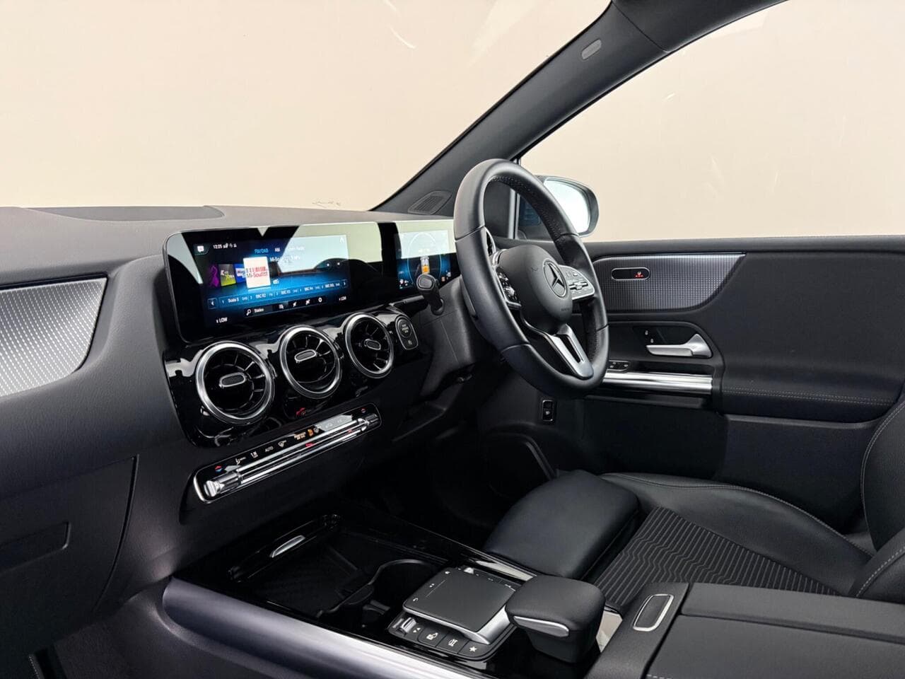 Mercedes-Benz B Class thumbnail Interior Front