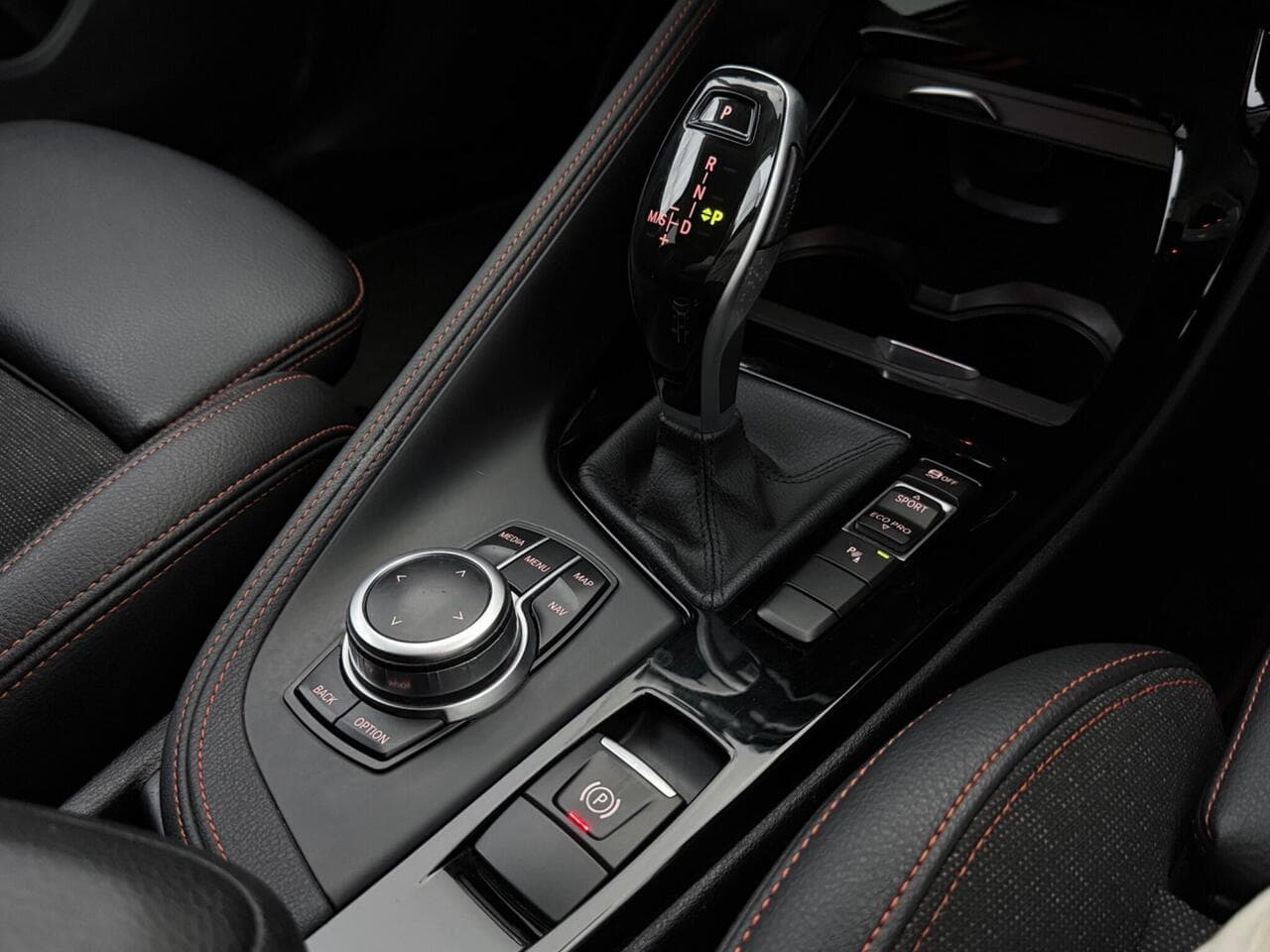 BMW X1 thumbnail Interior Front