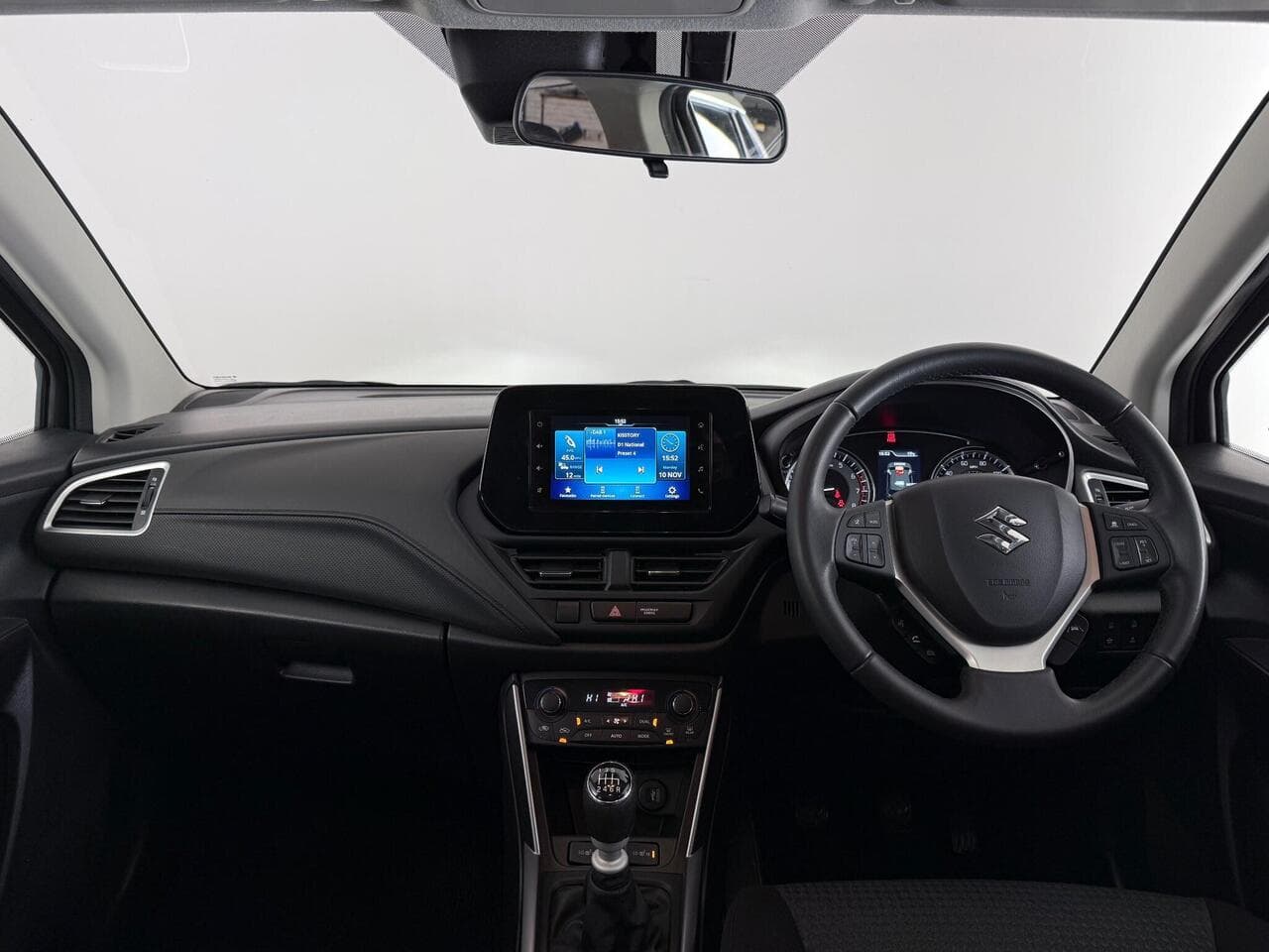 Suzuki S-Cross thumbnail Interior Front