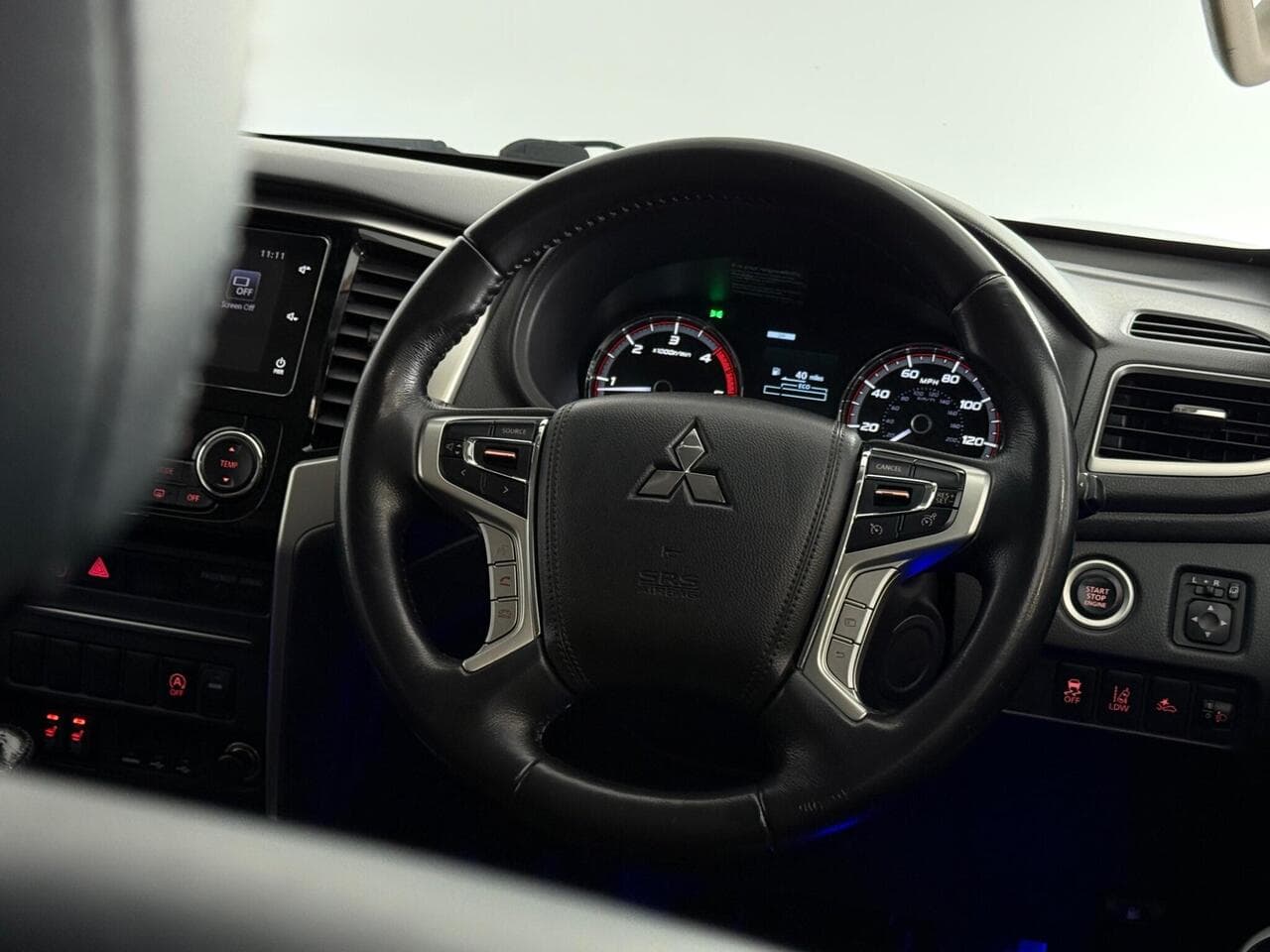 Mitsubishi L200 thumbnail Steering Wheel