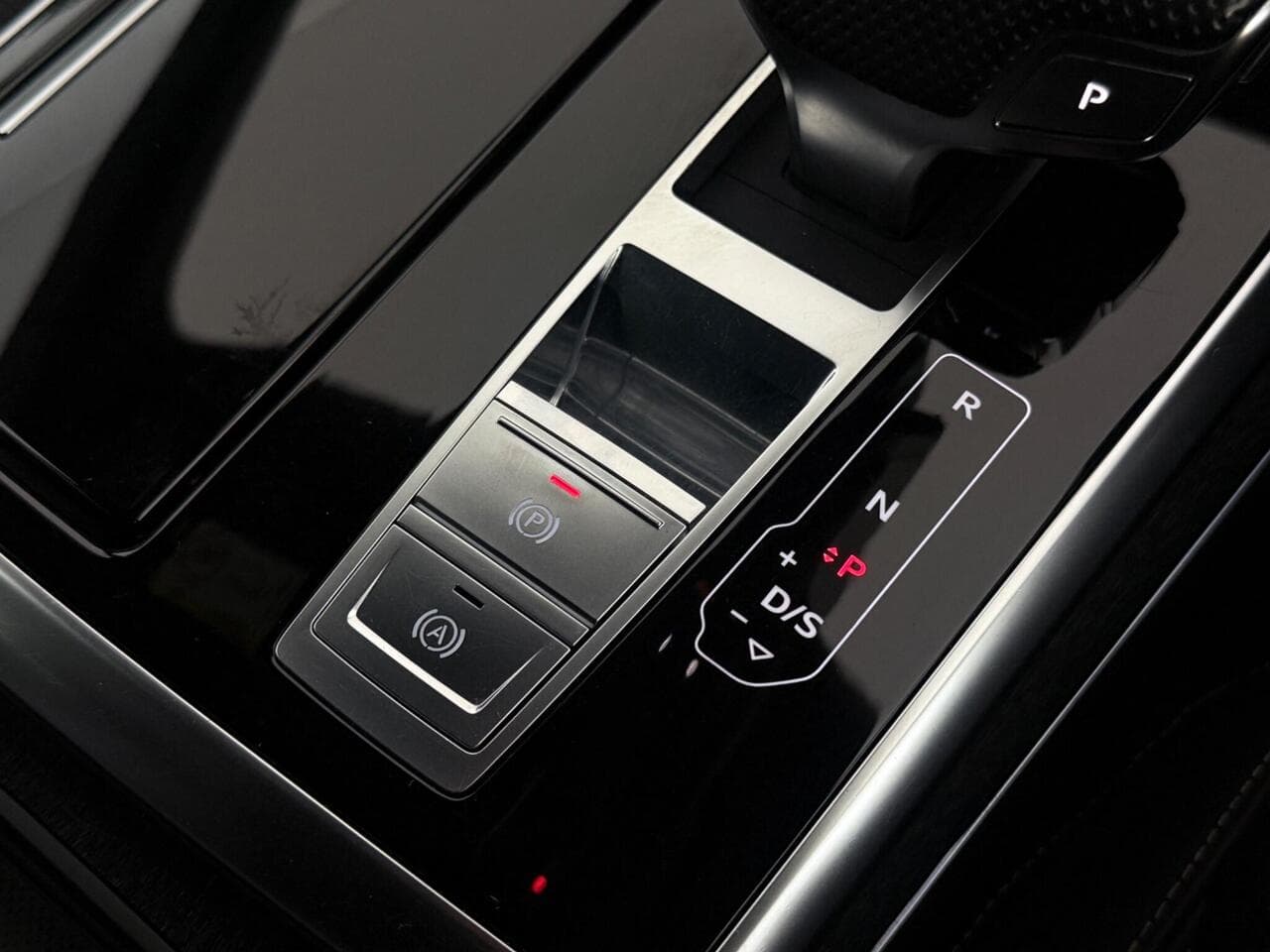Audi Q8 thumbnail Misc Controls
