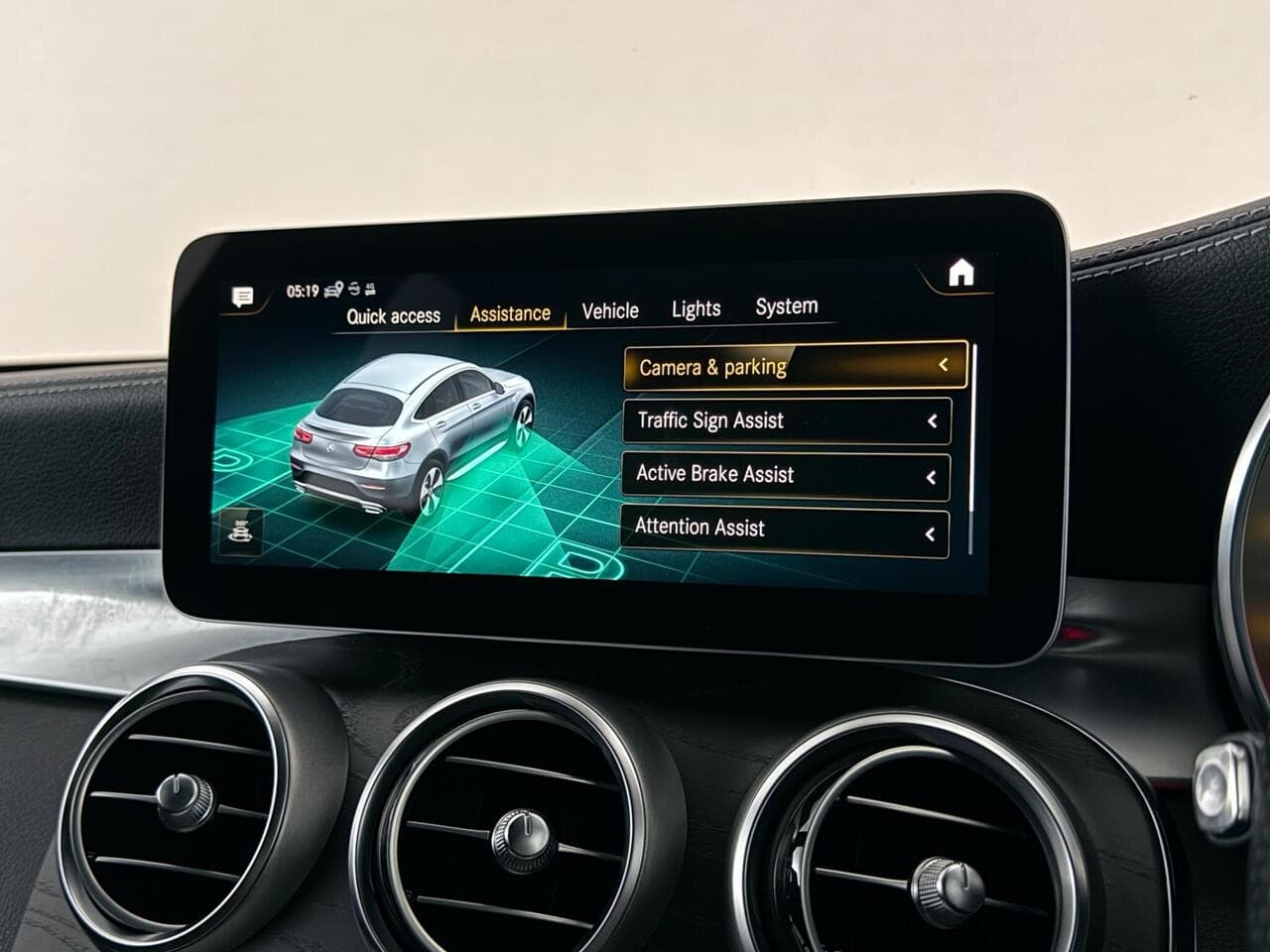 Mercedes-Benz GLC thumbnail Infotainment System