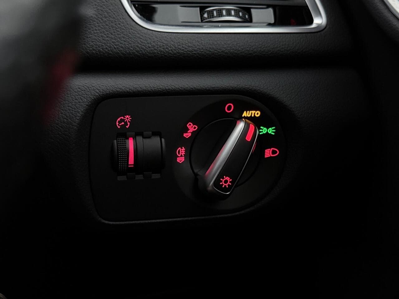 Audi Q3 thumbnail Misc Controls