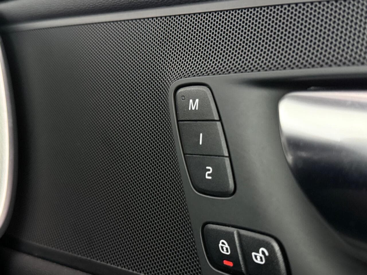 Volvo XC60 thumbnail Misc Controls