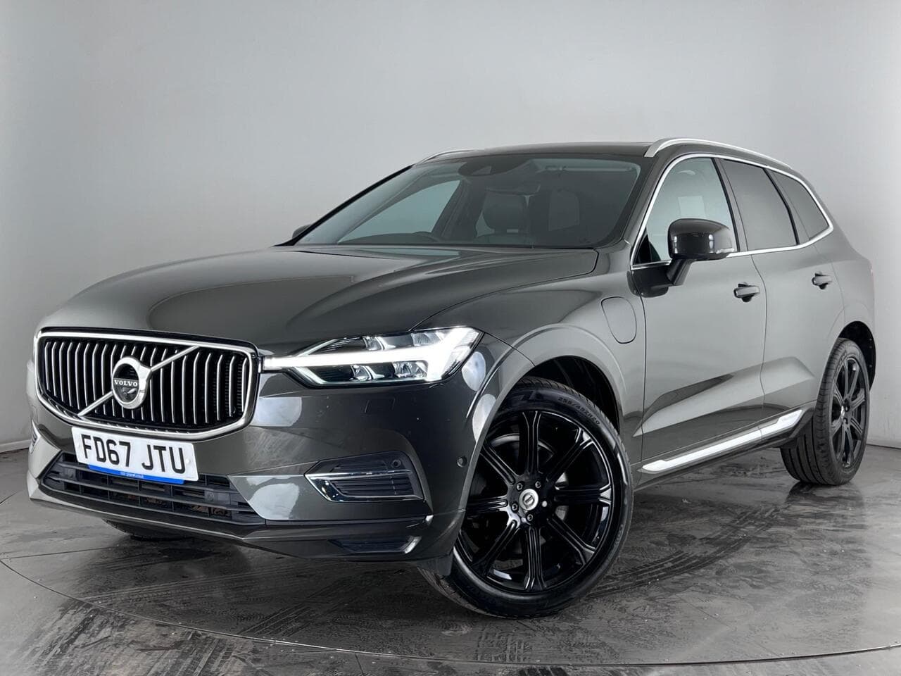 Volvo XC60 thumbnail Front Left