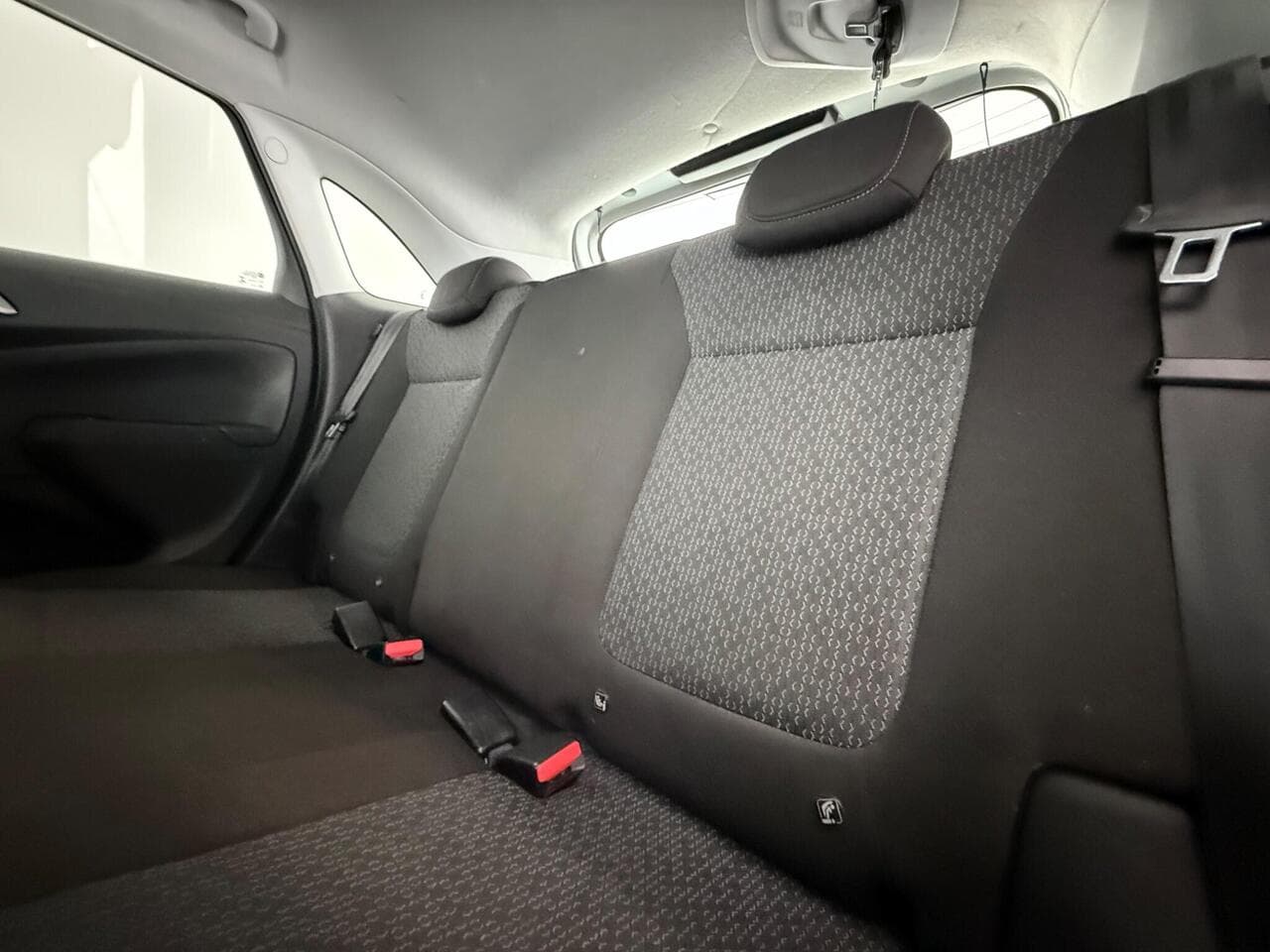 Vauxhall Crossland X thumbnail Seats Rear