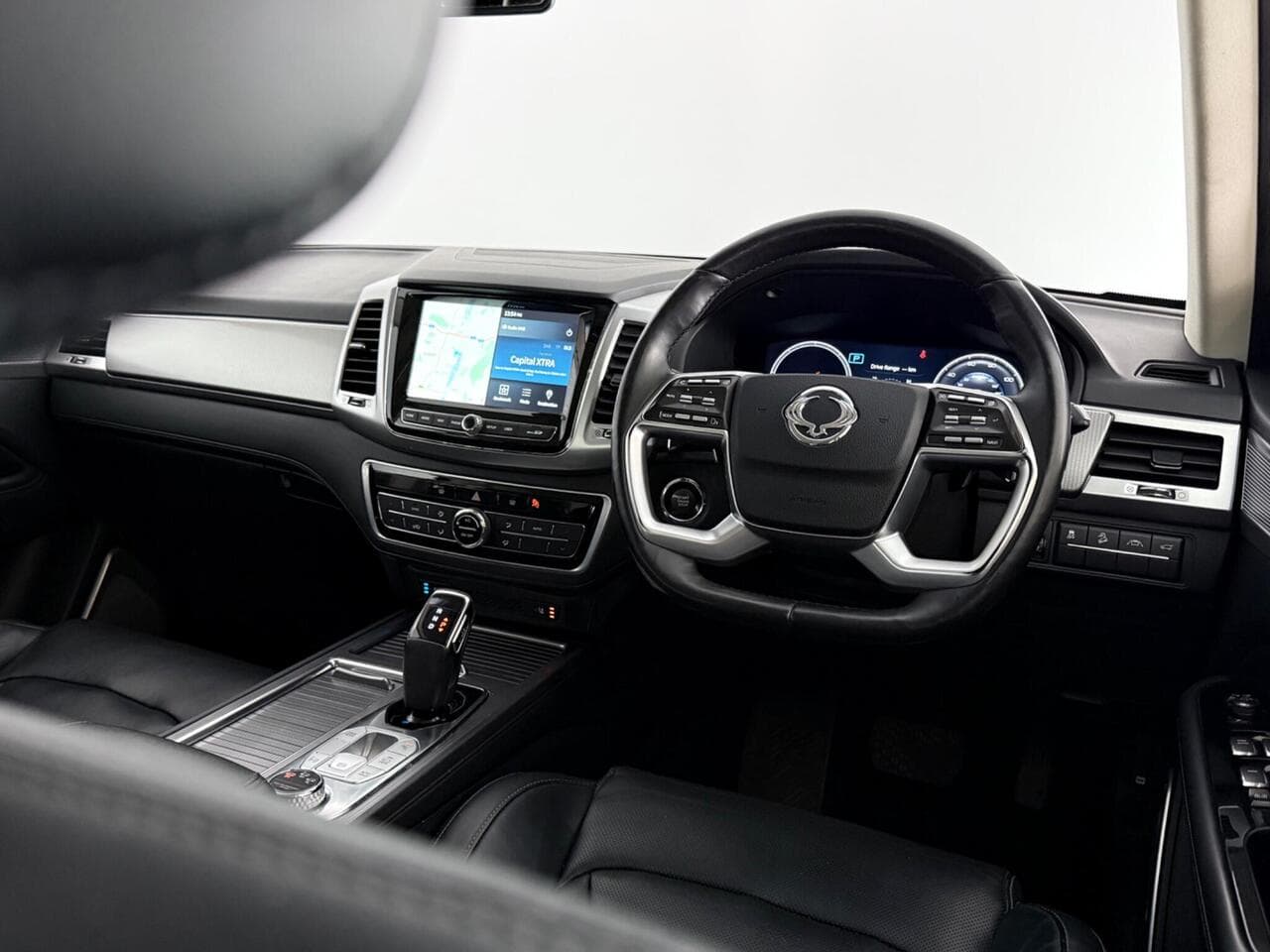 SsangYong Rexton thumbnail Interior Front