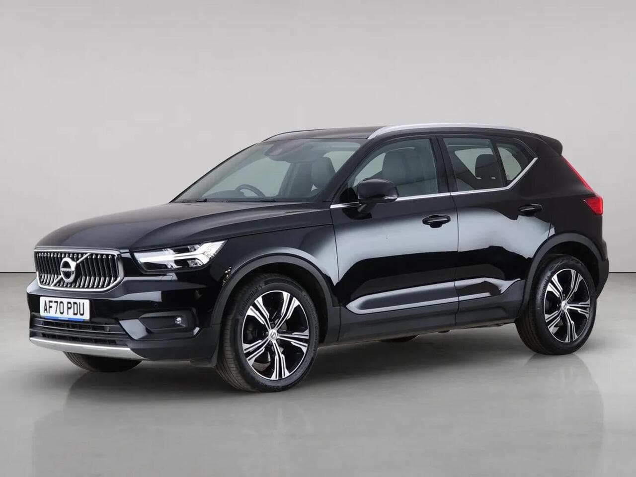 Volvo XC40 thumbnail Front Left