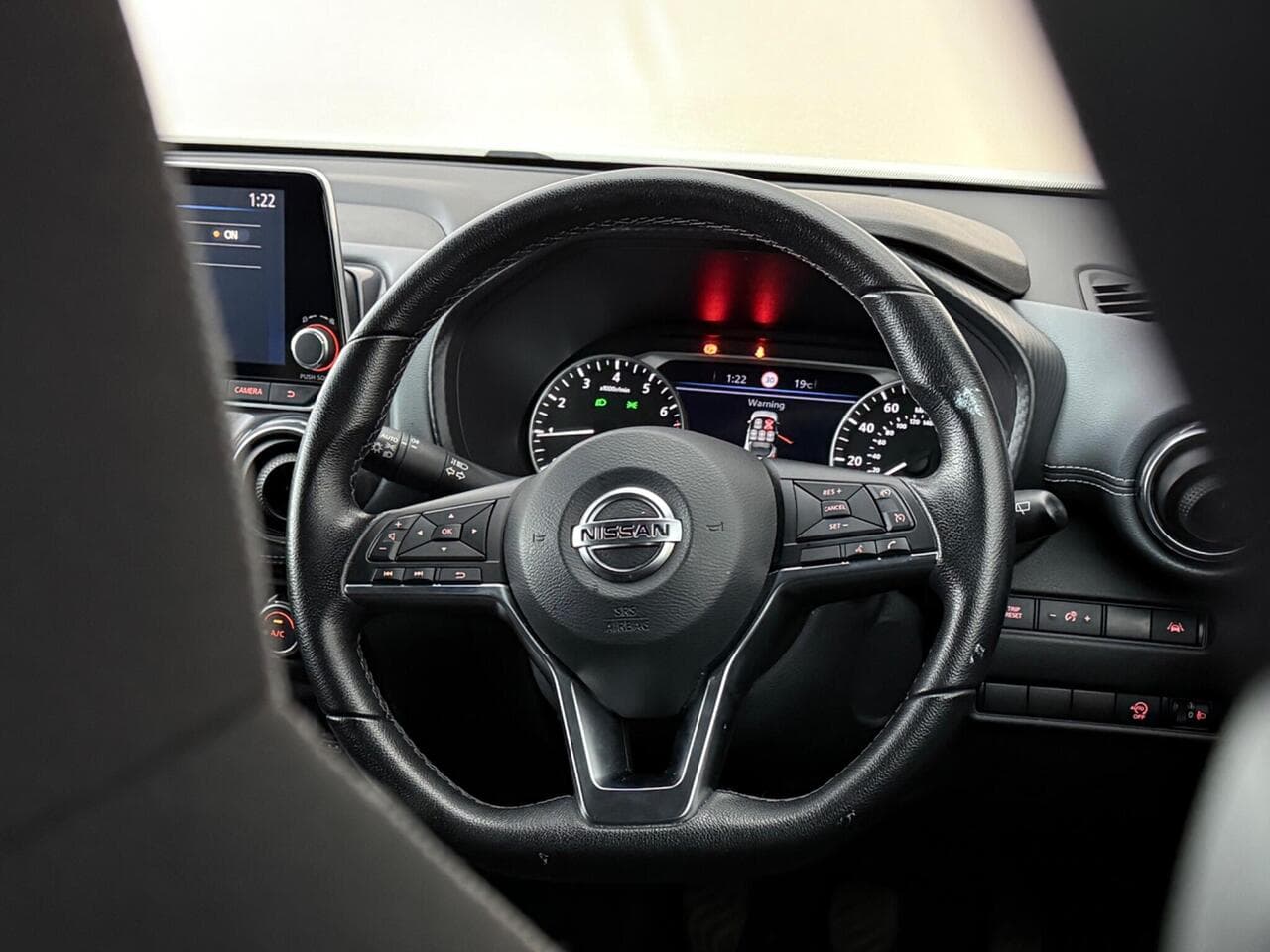 Nissan Juke thumbnail Steering Wheel