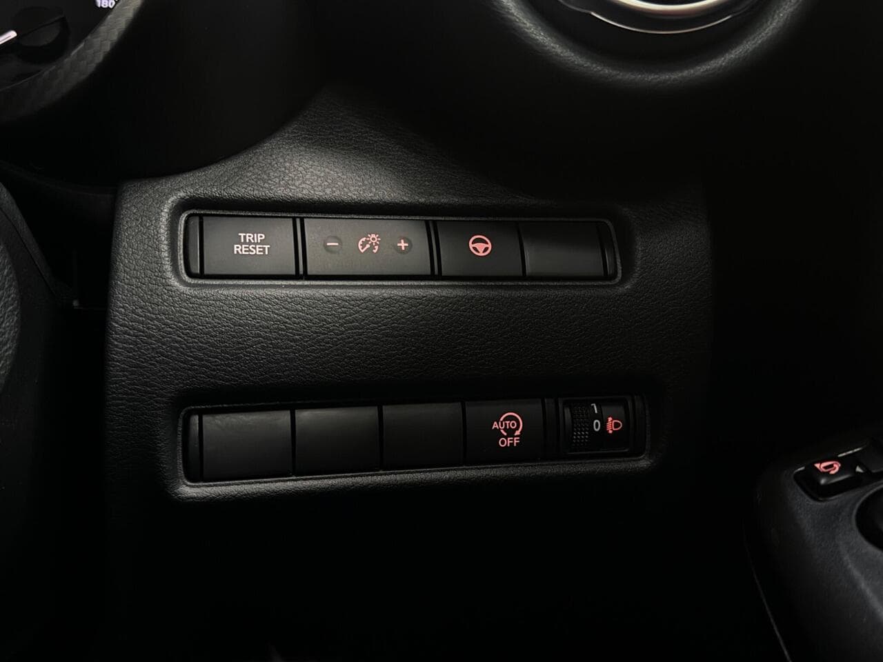 Nissan Juke thumbnail Misc Controls