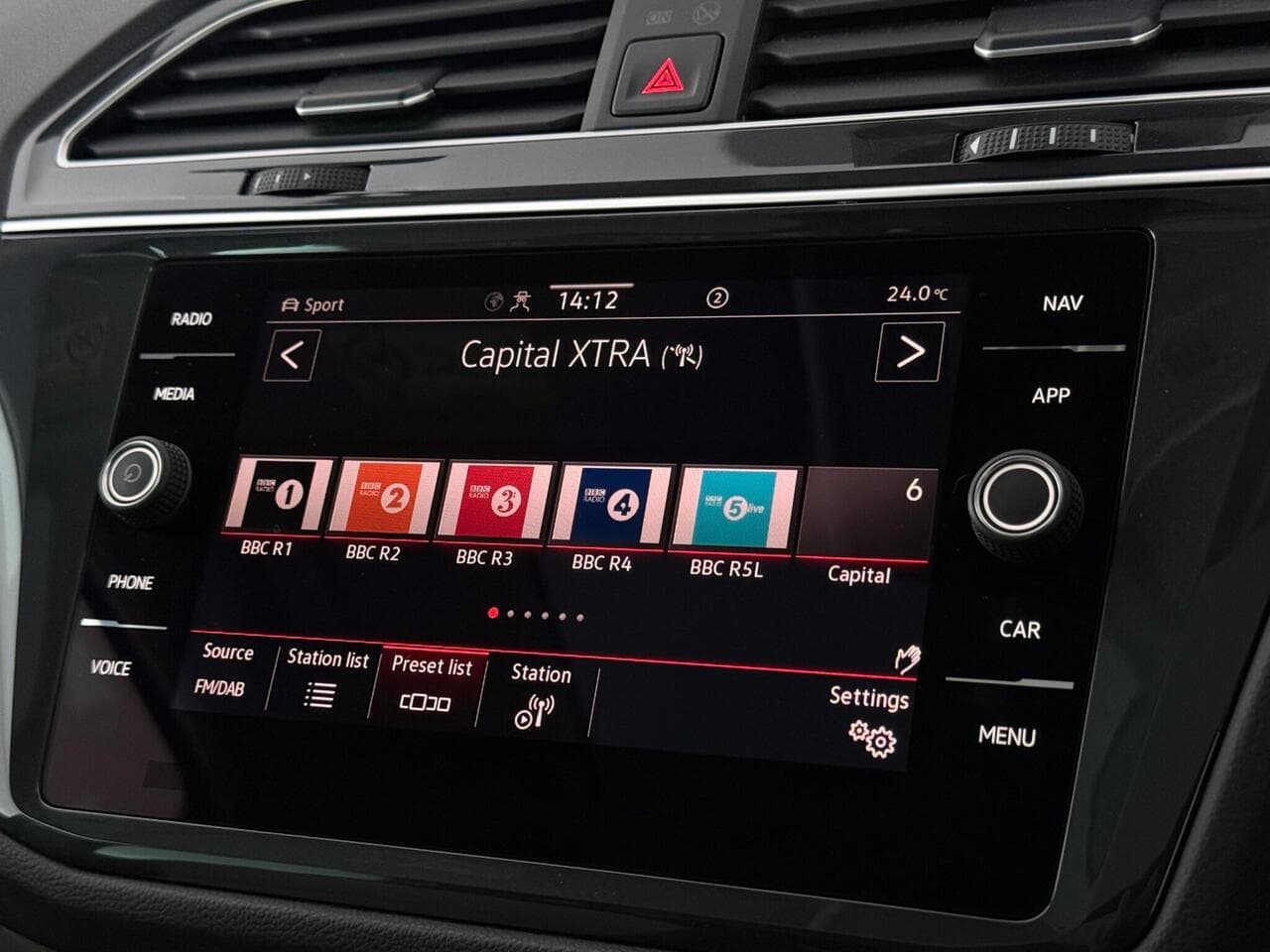 Volkswagen Tiguan thumbnail Infotainment System