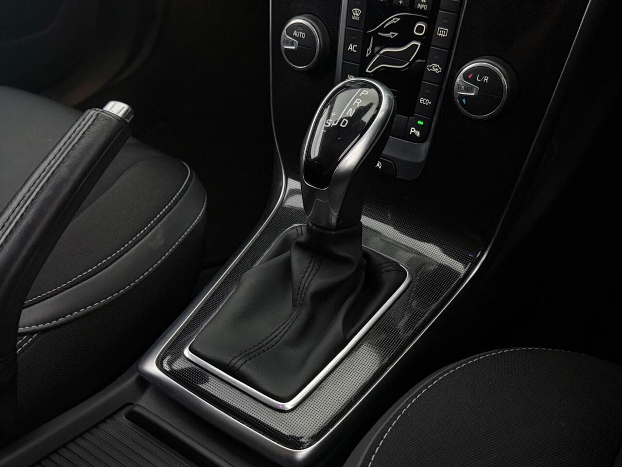 Volvo V40 thumbnail Interior Front