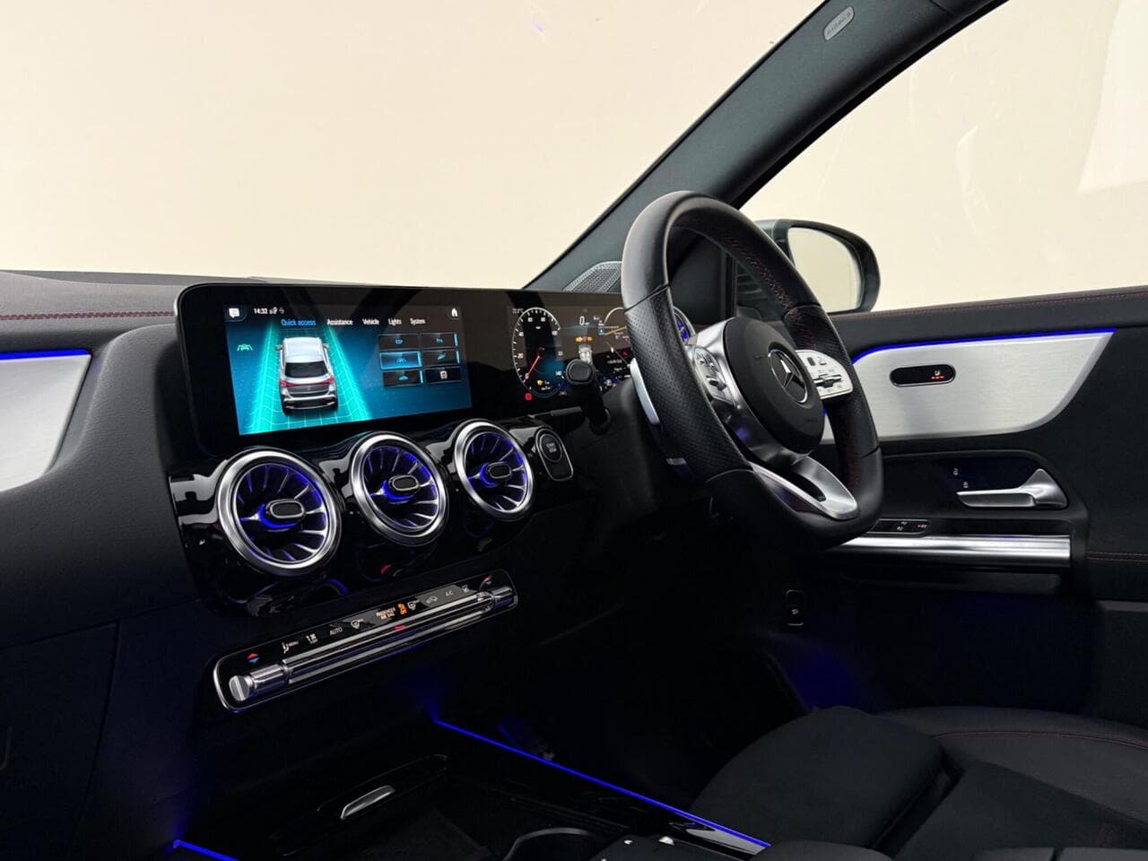 Mercedes-Benz EQA thumbnail Interior Front