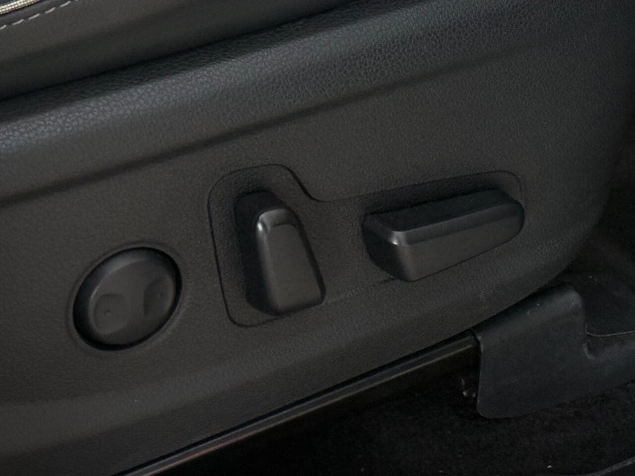Hyundai Santa Fe thumbnail Misc Controls